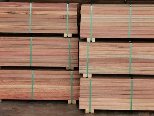 Step Treads - Spotted Gum at Tradeware Building Supplies, Chandler Brisbane